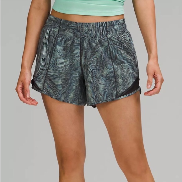 Hotty Hot Low-Rise Lined Short 4” NWT Lululemon